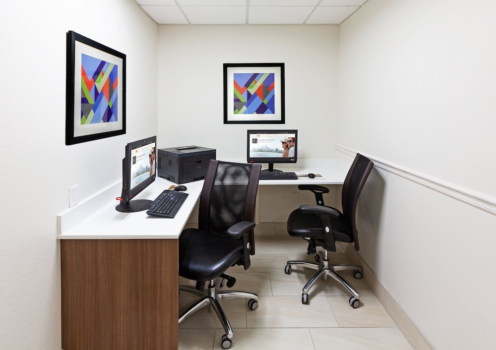 Holiday Inn Express Hotel & Suites Jenks by IHG - photo 23