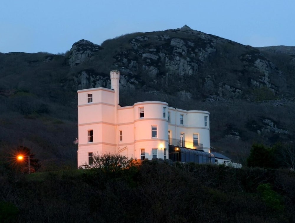 Tyr Graig Castle — 4-Star Luxury Hotel in Barmouth, United Kingdom