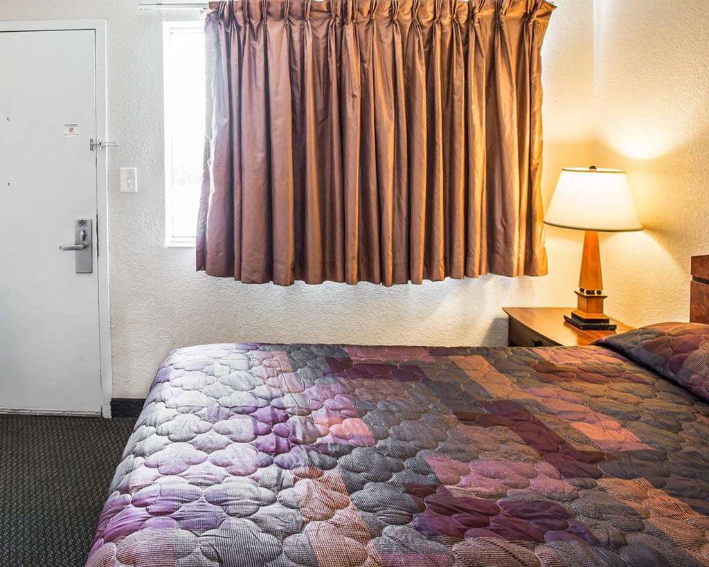 Rodeway Inn Greeley - photo 10