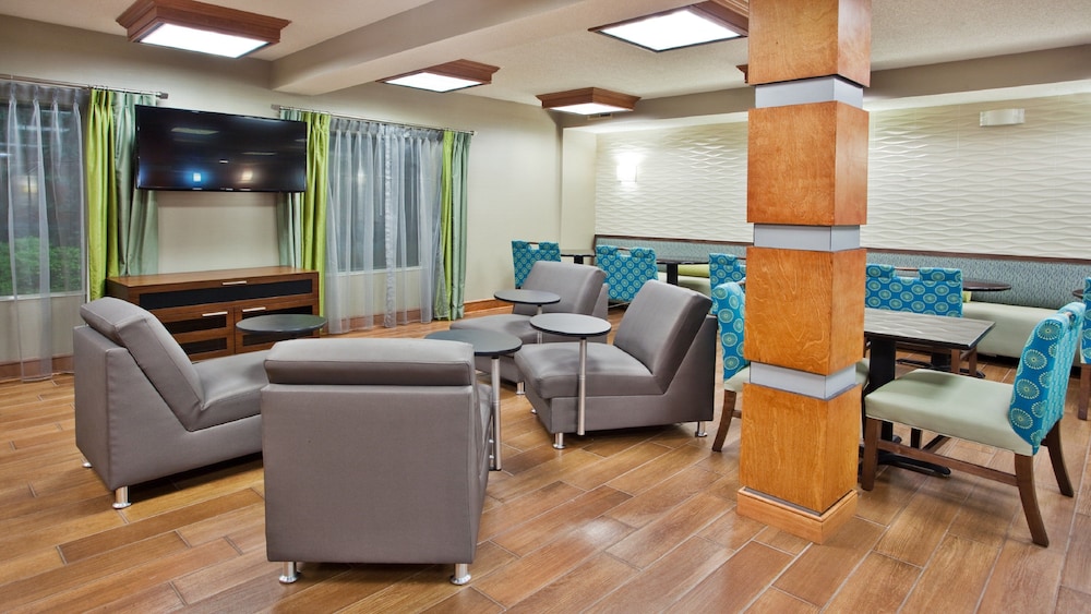 Holiday Inn Express & Suites Kimball by IHG - photo 17