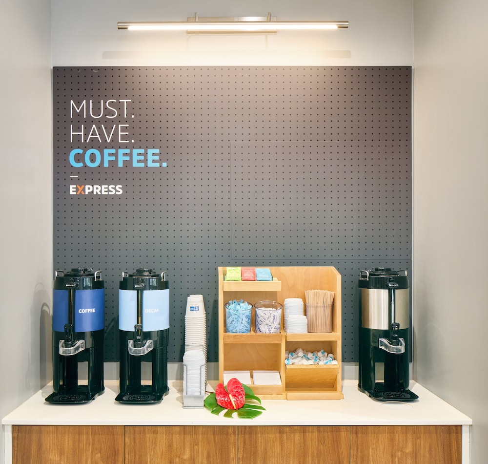 Holiday Inn Express Waikiki by IHG - photo 66