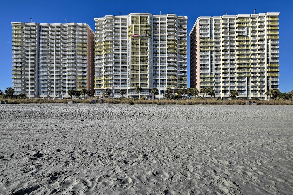 Steps to Beach: Bay Watch Resort Studio in North Myrtle Beach, United States