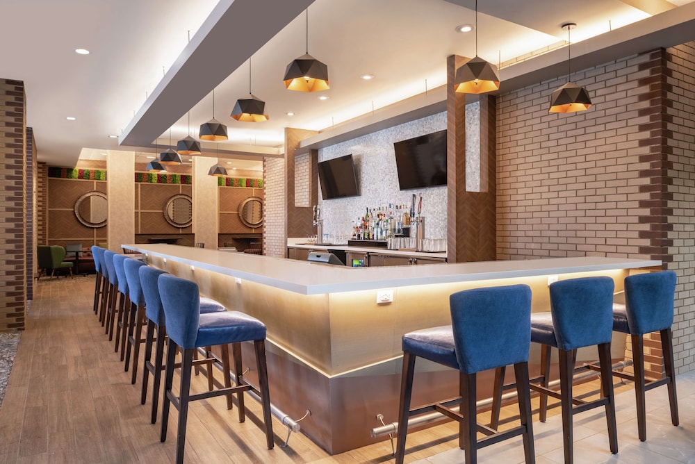 Embassy Suites by Hilton Cleveland Rockside - photo 34