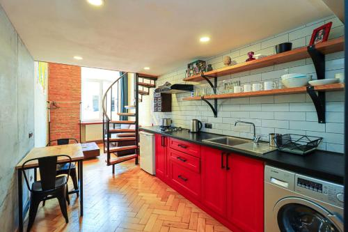Tbilisi Heart Funky 1BR Apt By Wehost