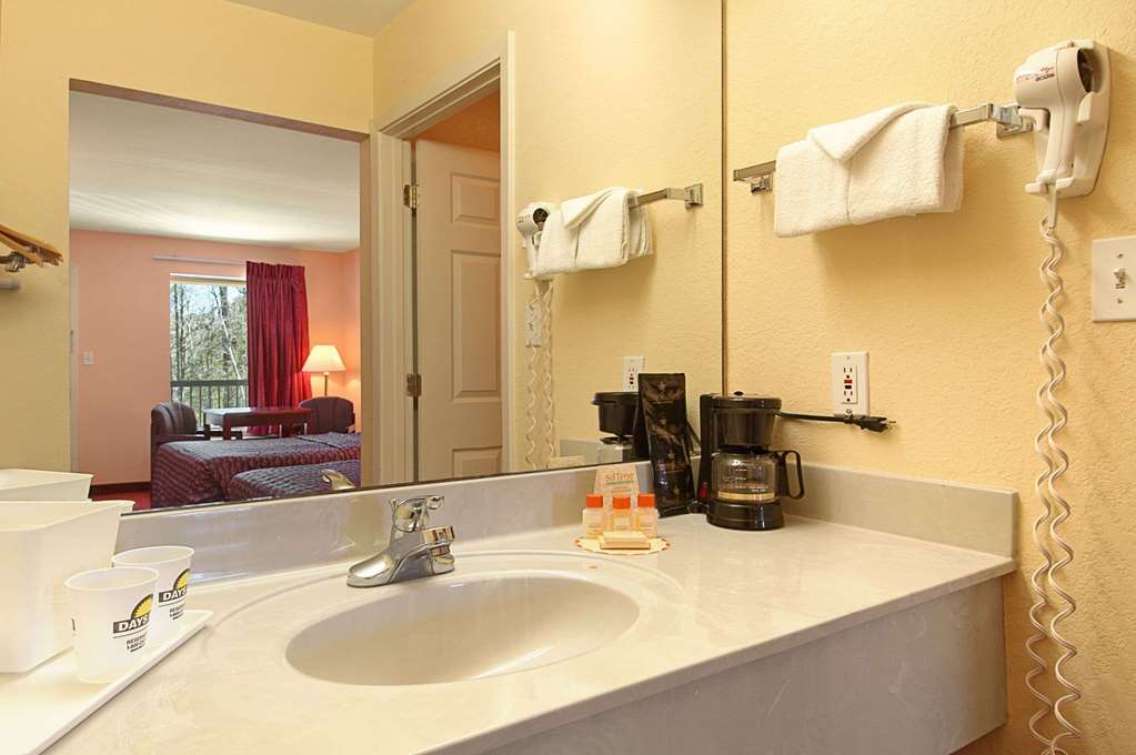 Days Inn by Wyndham Ocean Springs - photo 6