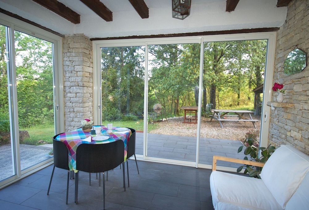 Les Petites Charmilles - last minute hotel in Unknown City
