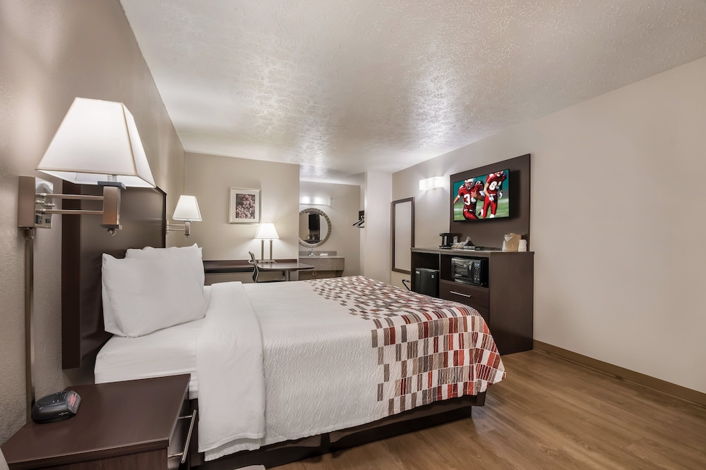 Red Roof Inn Crossville - photo 8