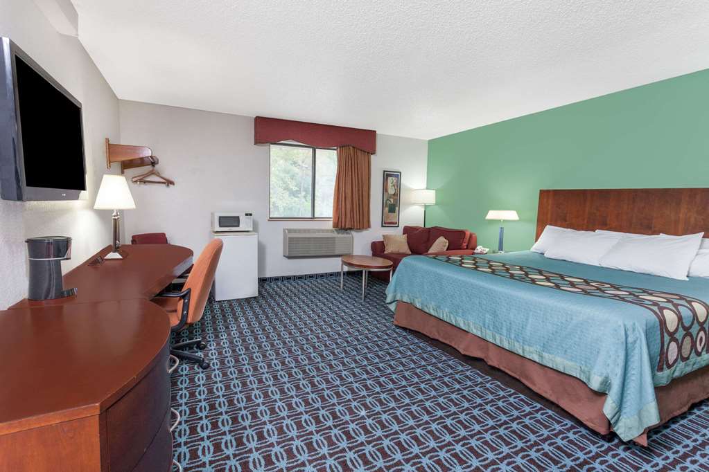 Super 8 by Wyndham Sterling Heights Detroit Area - photo 10