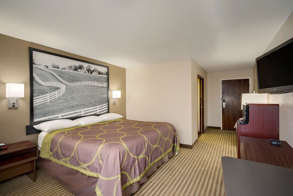 Super 8 by Wyndham Lexington Hamburg Area - photo 7