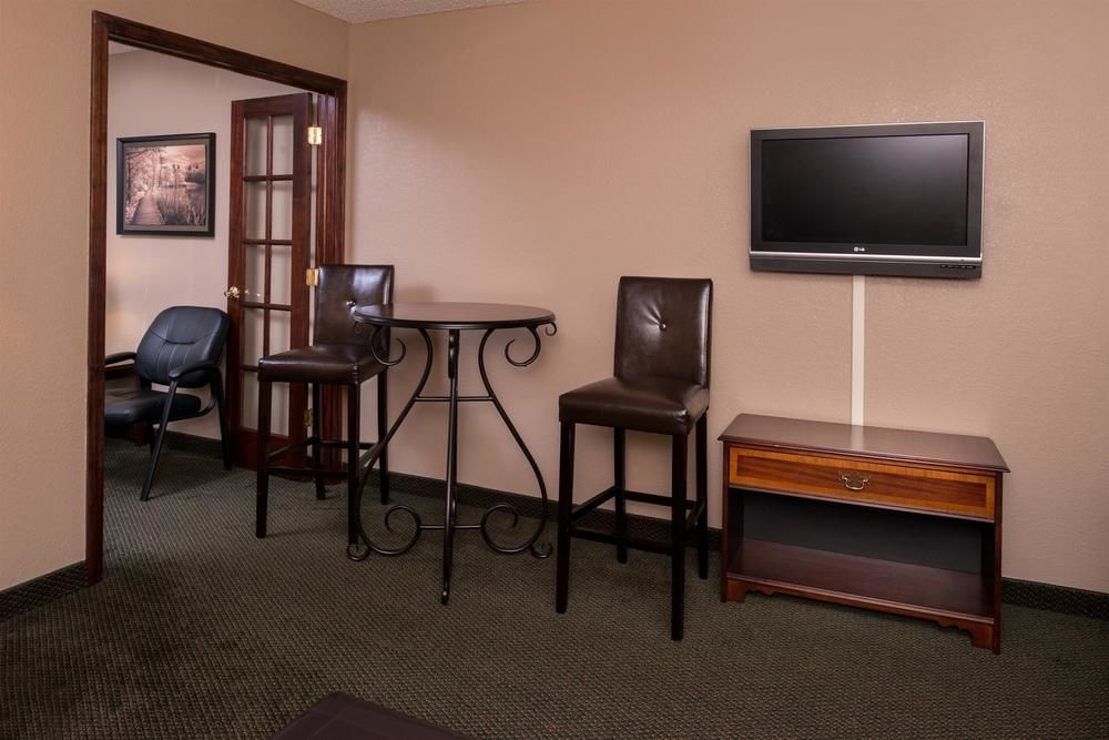 Ramada Plaza Rochester Airport - photo 79