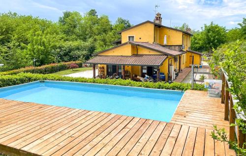 Cozy Apartment In Santa Maria A Monte — 4-Star Luxury Hotel in Santa Maria A Monte, Italy