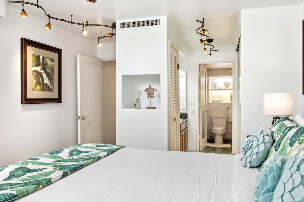 K B M Resorts POL 109 Expansive 2Bd ocean front resort easy access steps to beach - photo 2