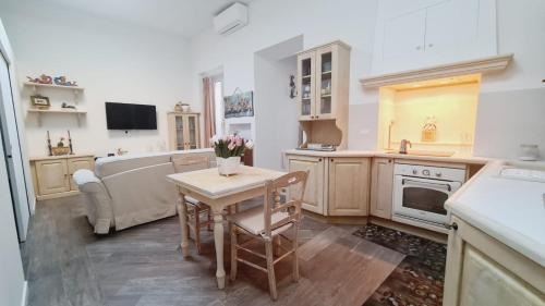 Trastevere rome's heart charming & cozy appartment 2 — 4-Star Luxury Hotel in Rome, Italy