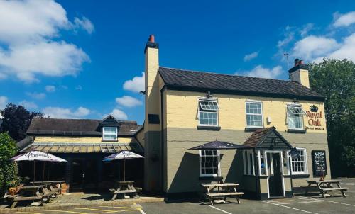 Royal Oak in Kinnersley, United Kingdom