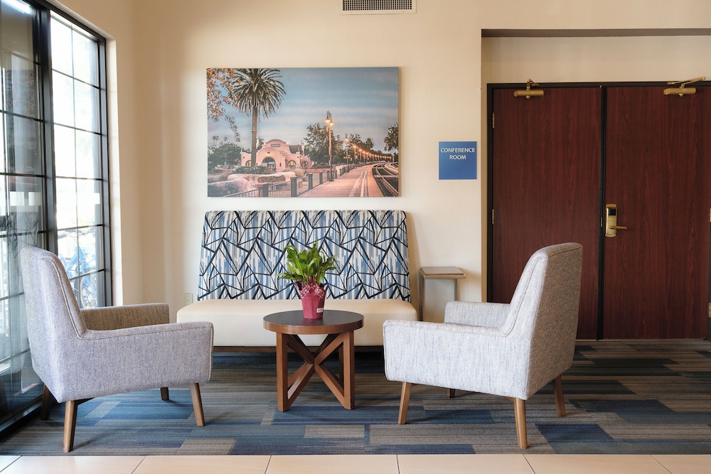 Holiday Inn Express Suites Davis University Area - photo 3