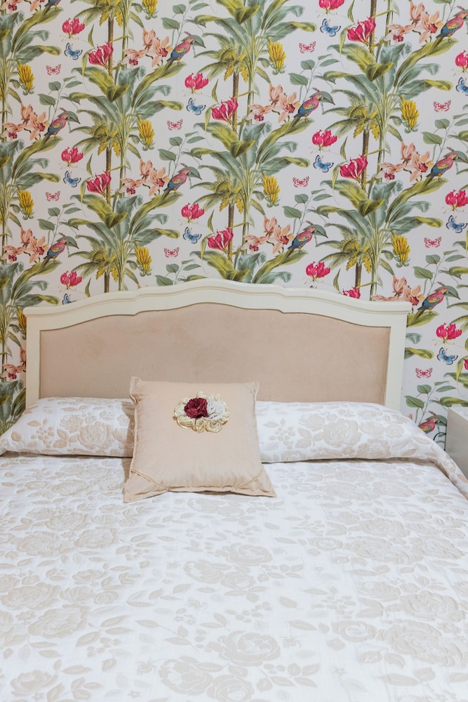 Fabiola Guest House — 4-Star Luxury Hotel in Pompei, Italy