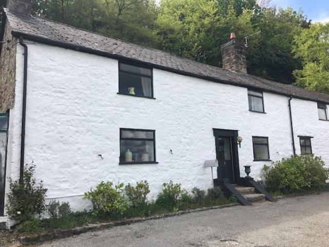 Historic 17th Century Farmhouse in Wales — 4-Star Luxury Hotel in Mold, United Kingdom