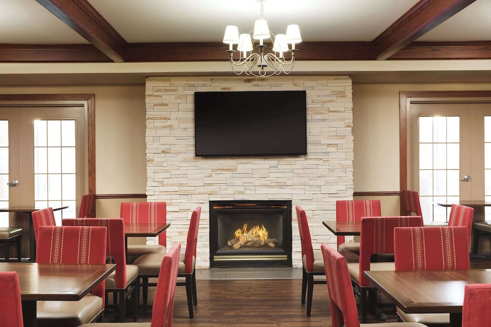 Comfort Suites Milwaukee Airport - photo 59