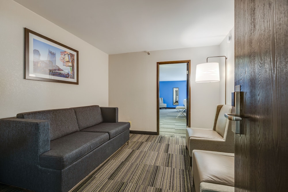 The Alexis Inn & Suites Nashville Airport - photo 32
