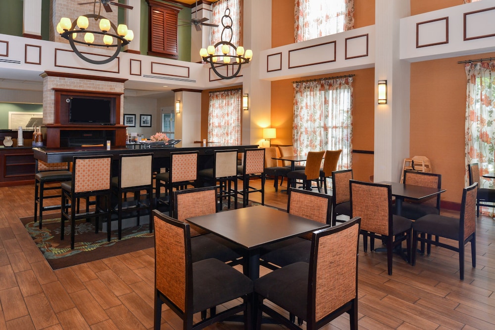 Hampton Inn & Suites Plymouth - photo 8