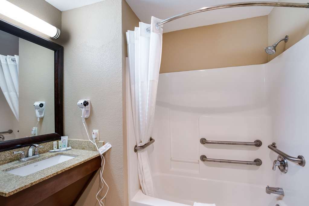 Quality Inn I 70 Near Kansas Speedway - photo 25
