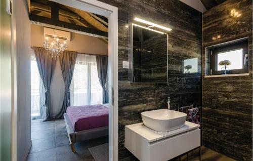 Four Bedroom Holiday Home In Zaton