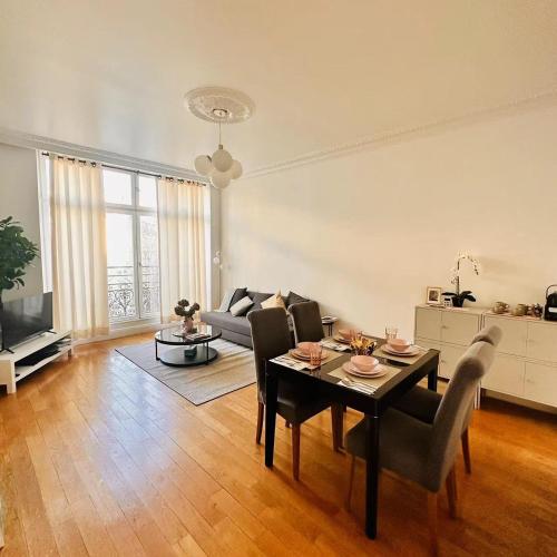 2 Bedrooms in Marais - last minute hotel in Paris
