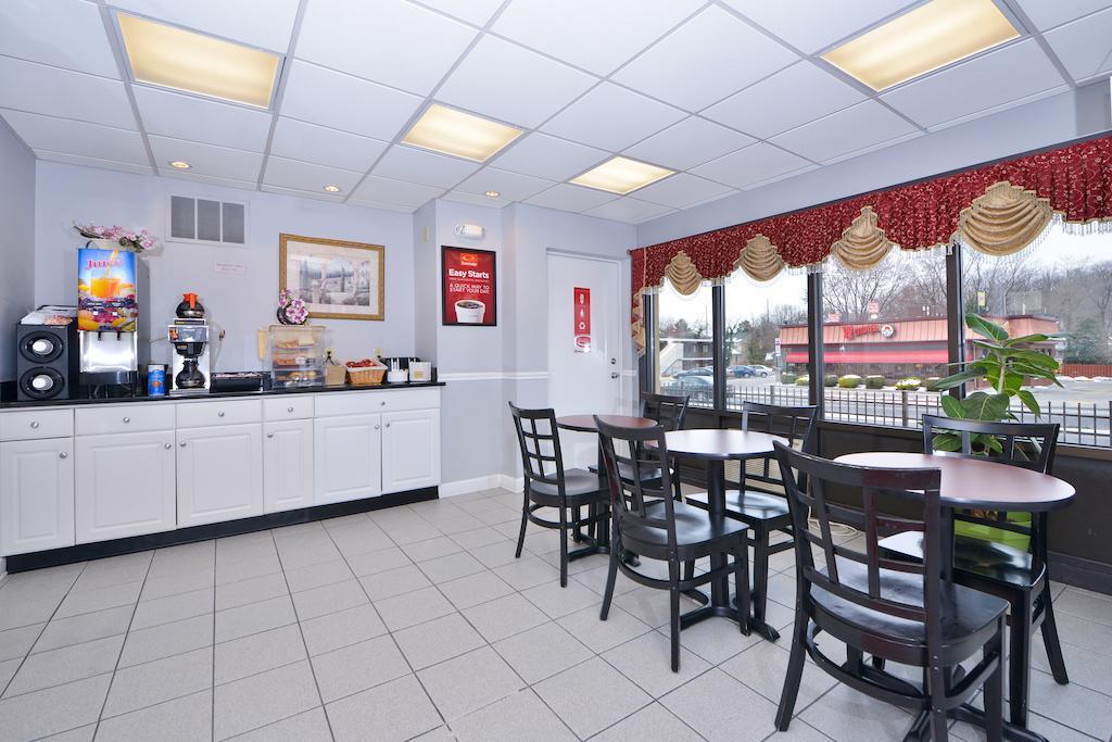 Econo Lodge Bellmawr - photo 18