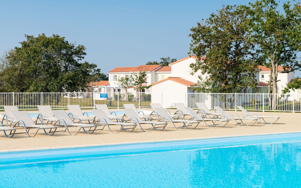 Résidence Lagrange Vacances Le Village de la Mer — hotel in Chateau-D'olonne