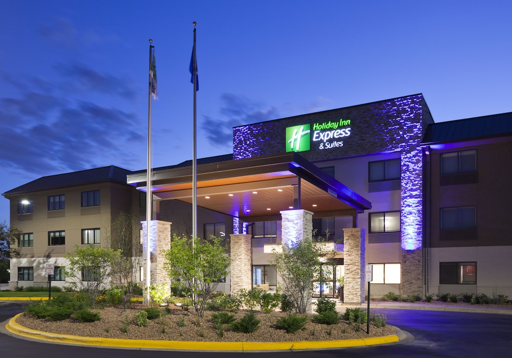Holiday Inn Express & Suites Minneapolis West End by IHG — hotel in Golden Valley