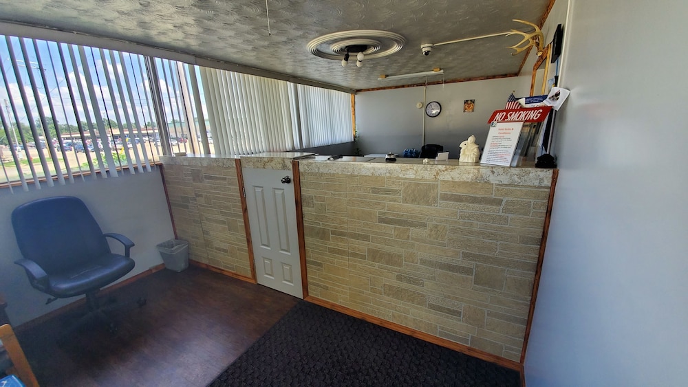 Marion Gray Plaza Motel - photo 2