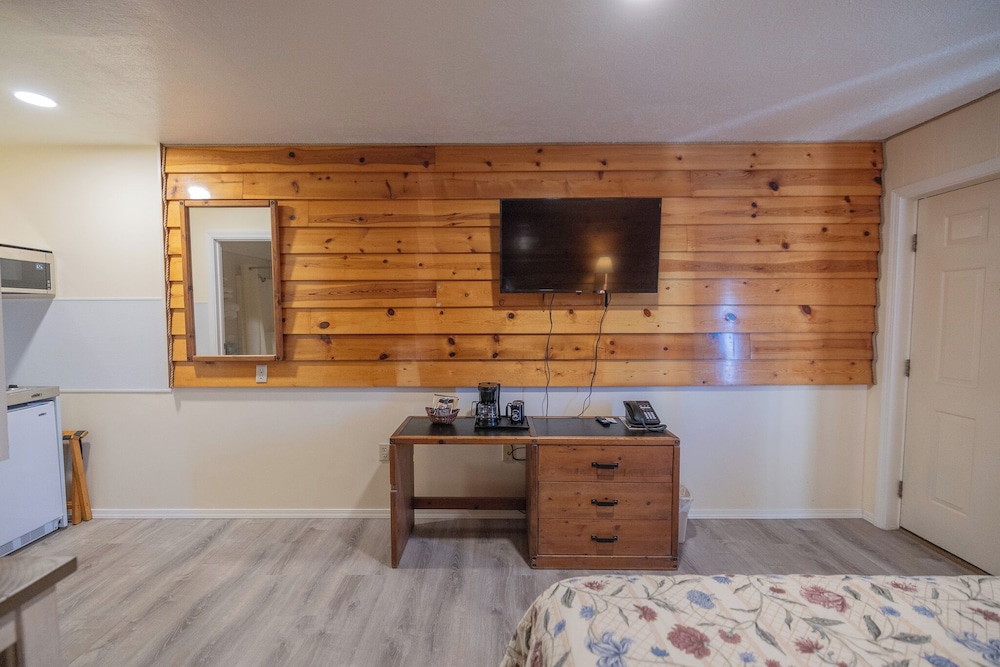 Captain's Choice Motel - photo 17