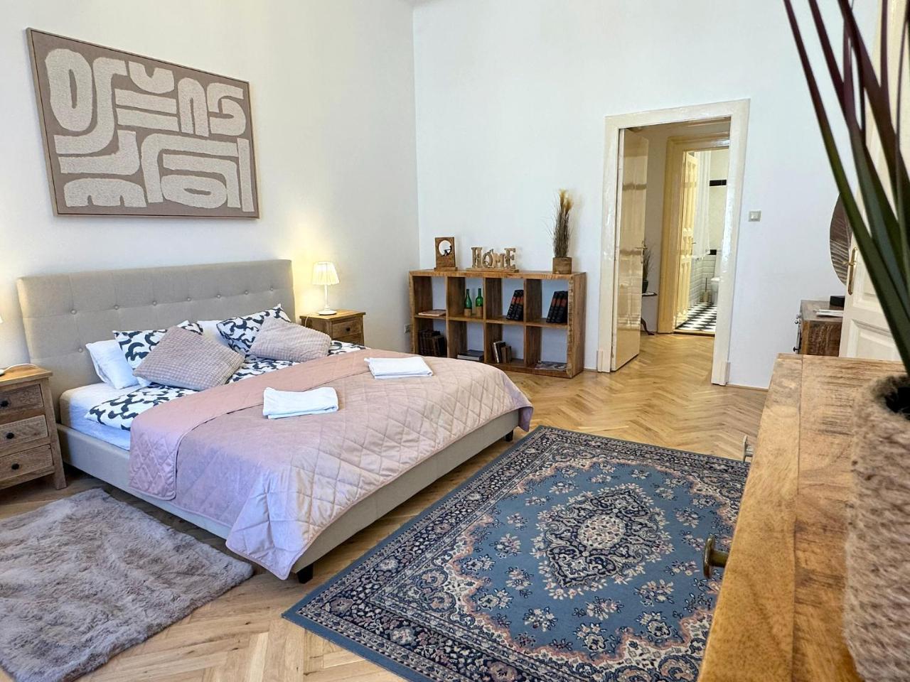Downtown Apartment in the Heart of Budapest — 4-Star Luxury Hotel in Budapest, Hungary