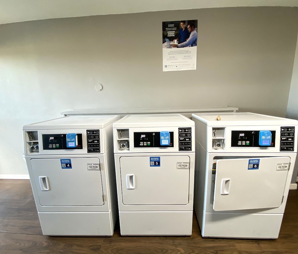 Travelodge by Wyndham San Antonio Lackland AFB North - photo 11