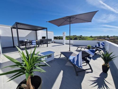 Casa Liberdade Modern townhouse with terrace roof — 4-Star Luxury Hotel in Estombar, Portugal