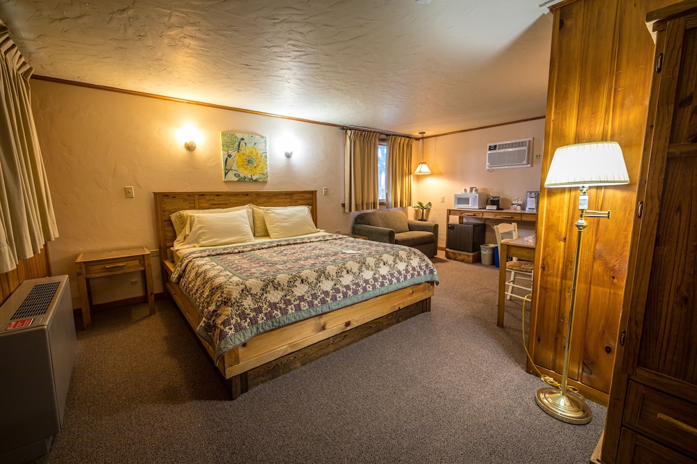 The Riverside Motel - photo 8