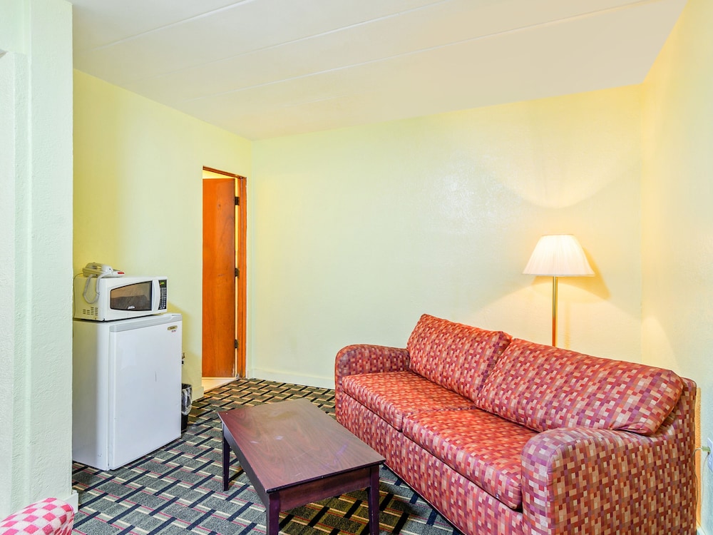 OYO Hotel Downtown Peoria I 74 - photo 30