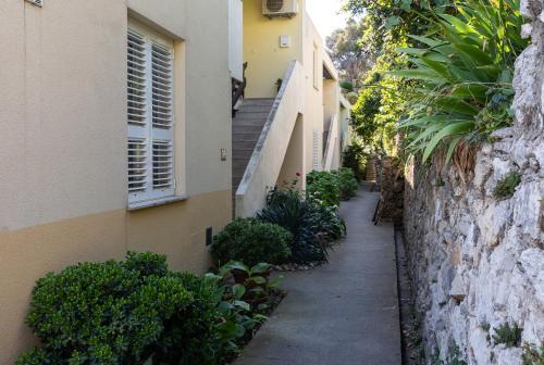 Bliss Apartment near Bellevue beach