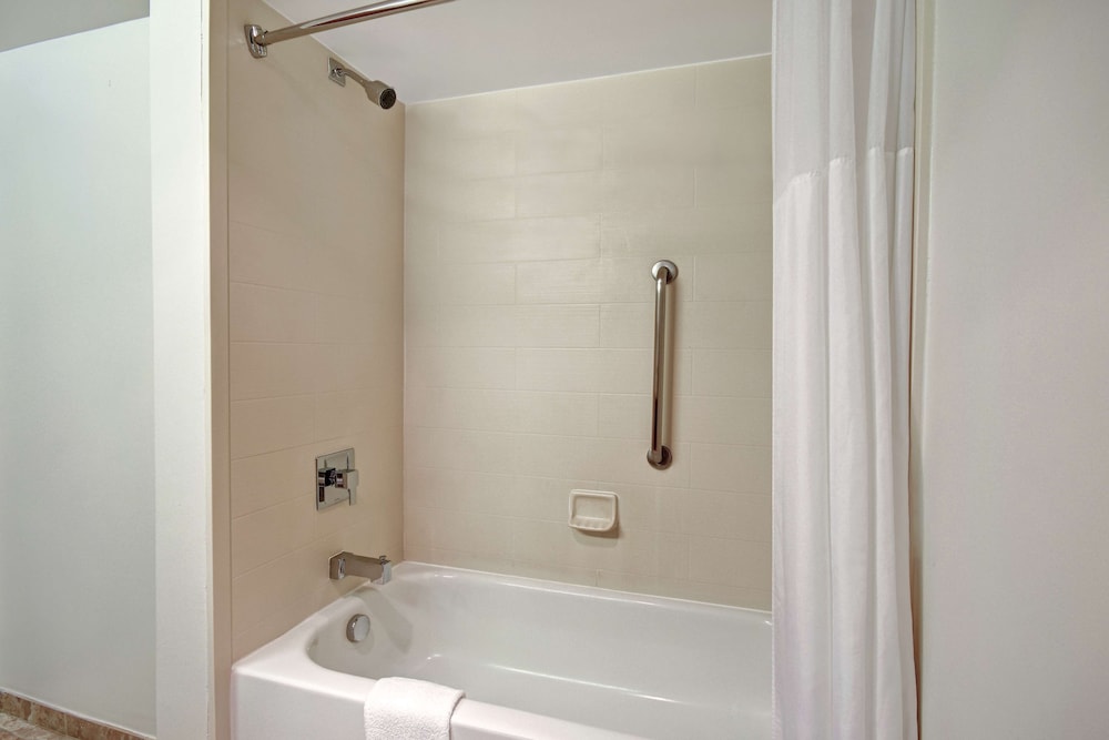 Hampton Inn & Suites Alexandria Old Town Area South - photo 39