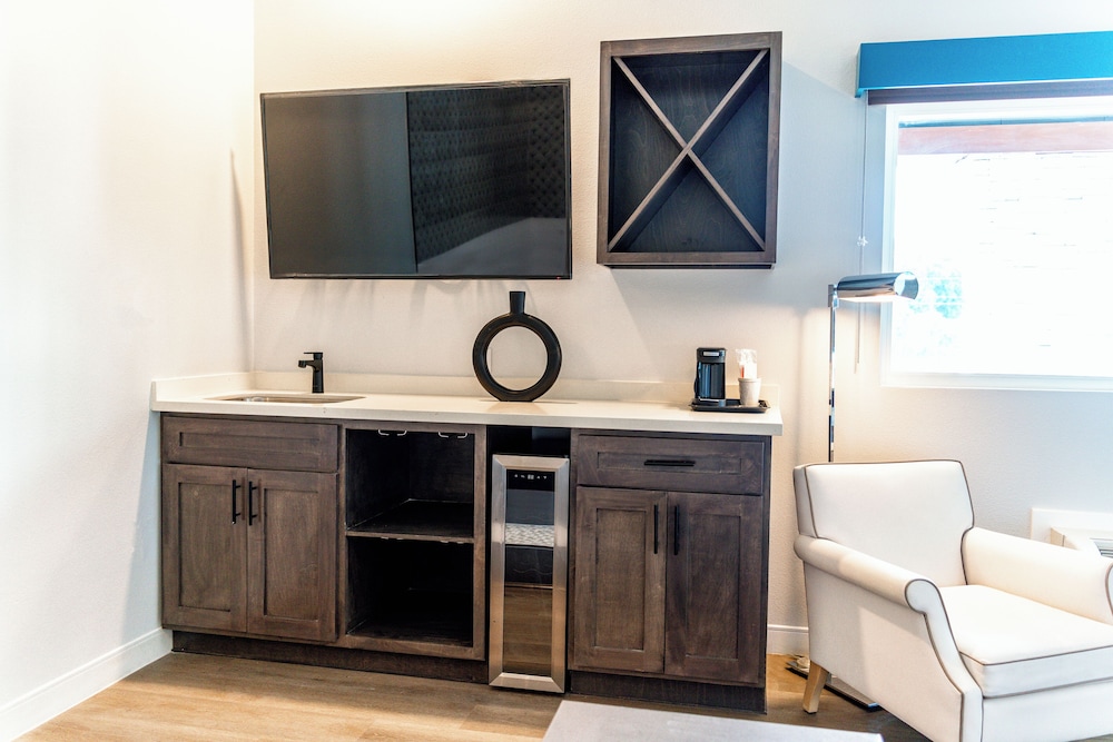 Aspire Inn Studios & Spas - photo 55