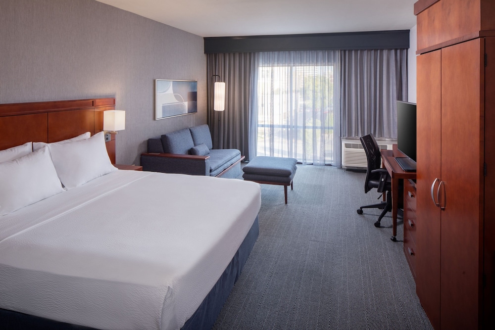 Courtyard by Marriott Charleston Downtown Civic Center - photo 16
