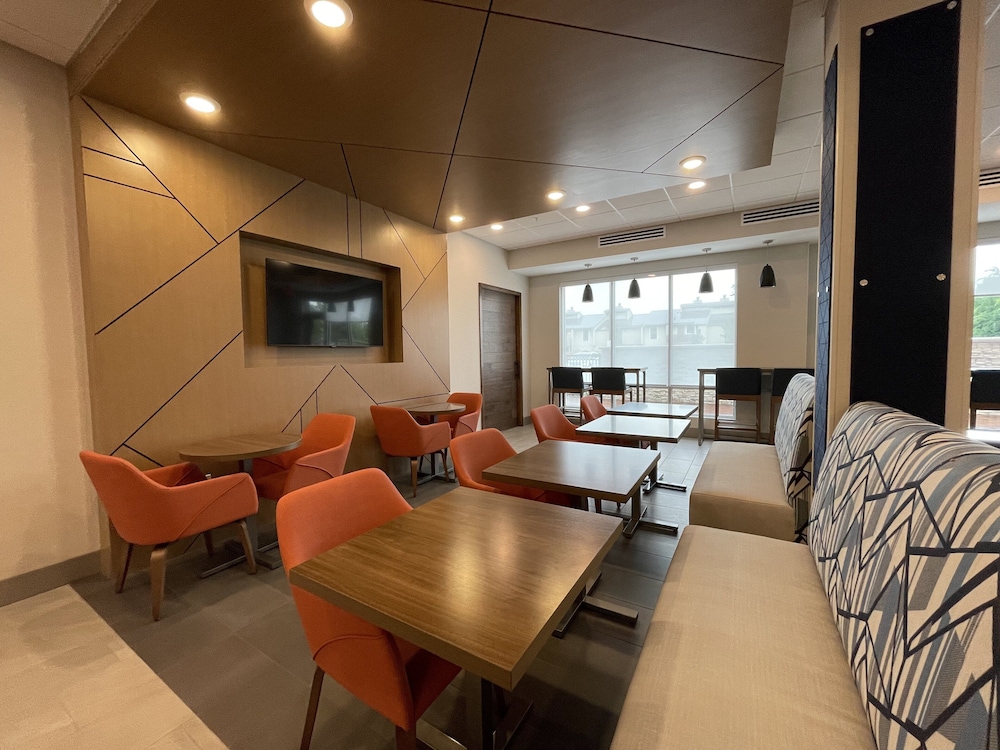 Holiday Inn Express & Suites Ft. Smith Airport by IHG - photo 35