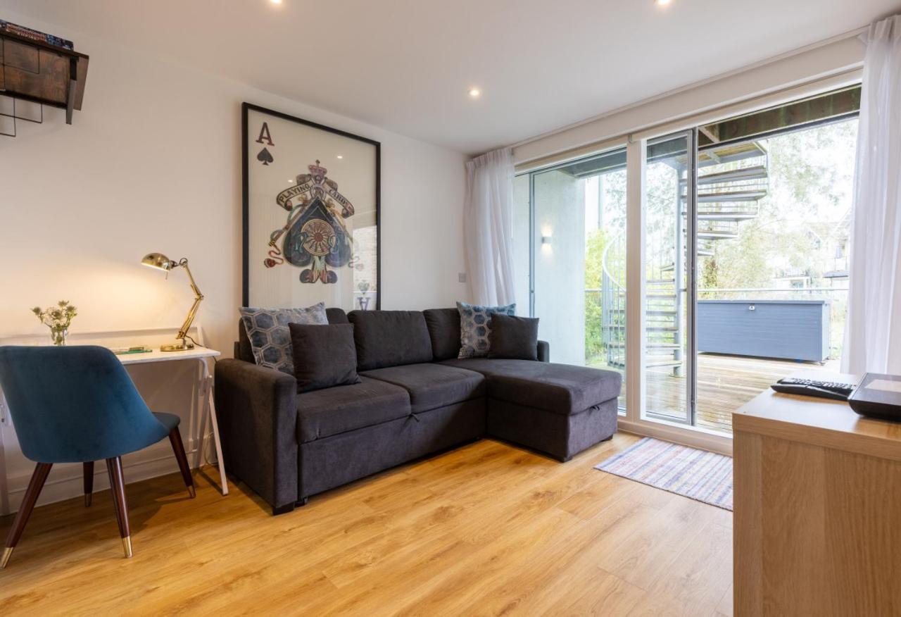 Reflections Hm77 Hot Tub Lakeside Spa New in Malmesbury, United Kingdom