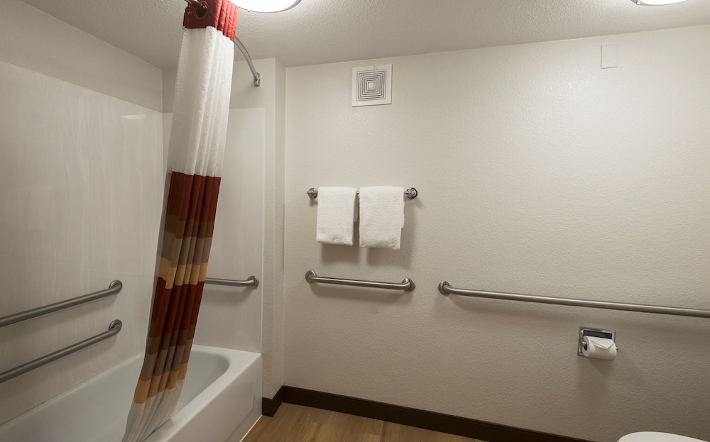 Red Roof Inn San Antonio Airport - photo 21