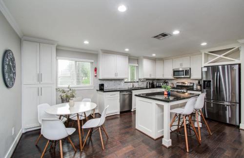 Gorgeous and Cozy Houston home w a private Pool — 4-Star Luxury Hotel in Houston, United States