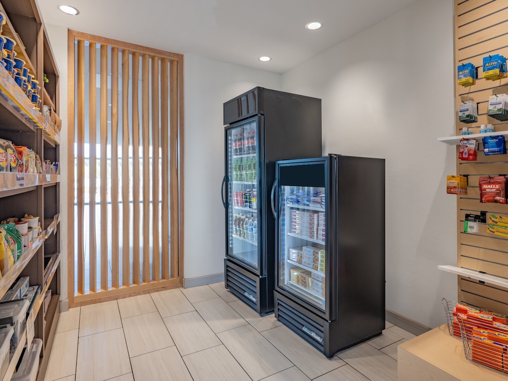 Holiday Inn Express & Suites Ruskin by IHG - photo 39