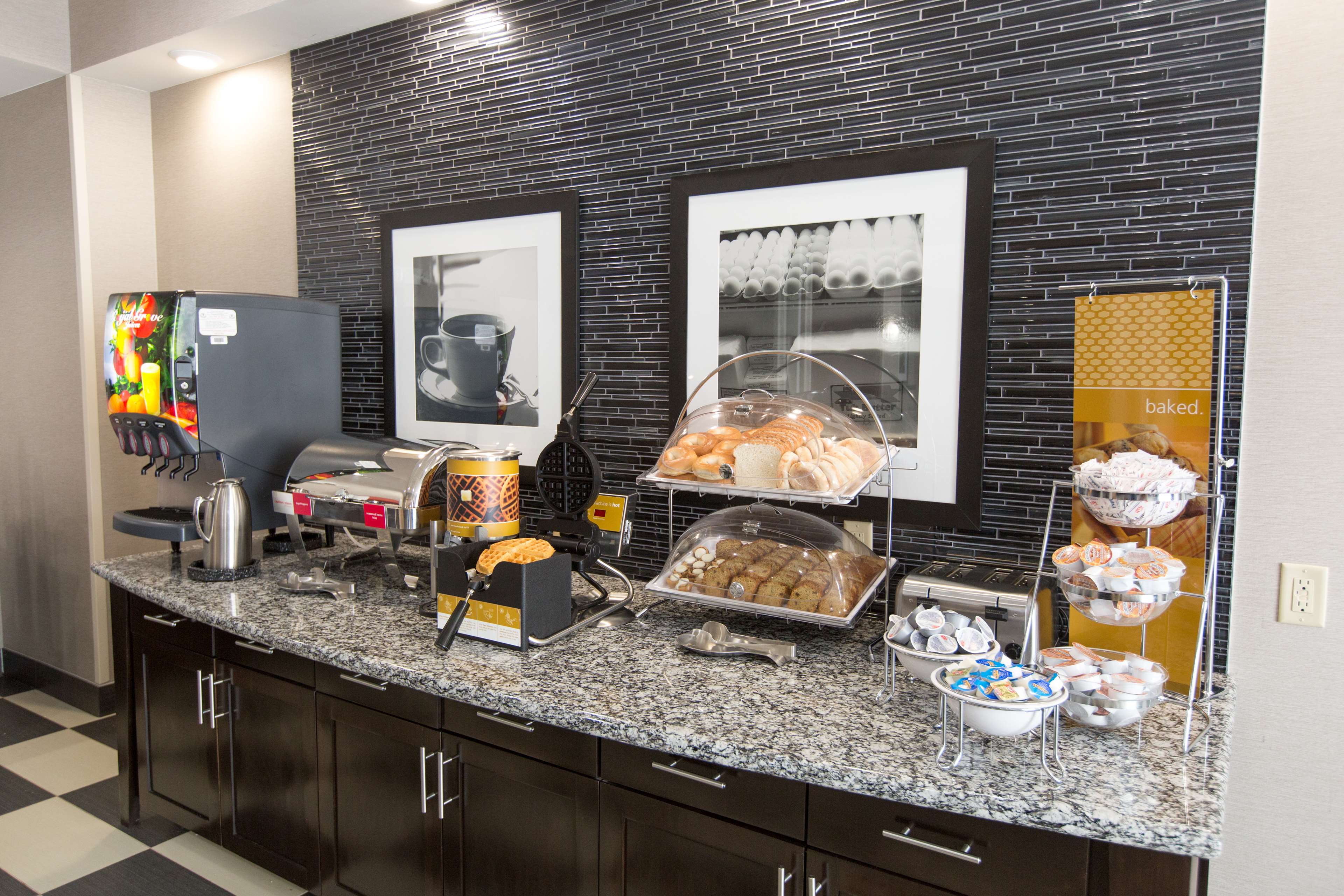 Hampton Inn & Suites Oklahoma City Airport - photo 14