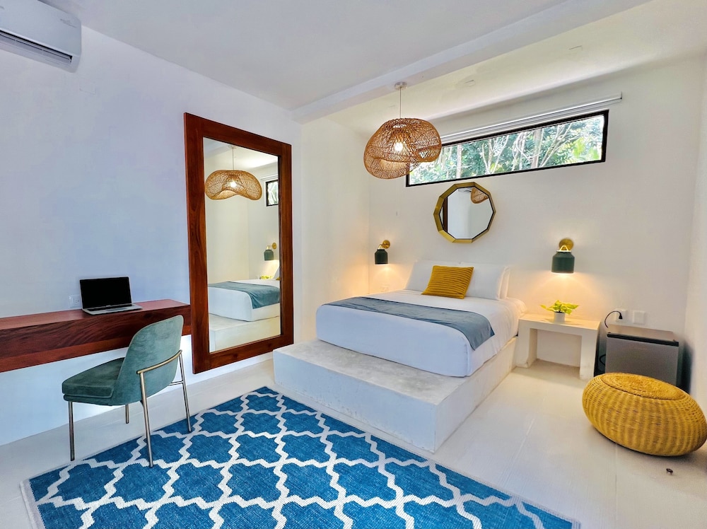 Azulea Bacalar Hotel & Spa Lagoon Front