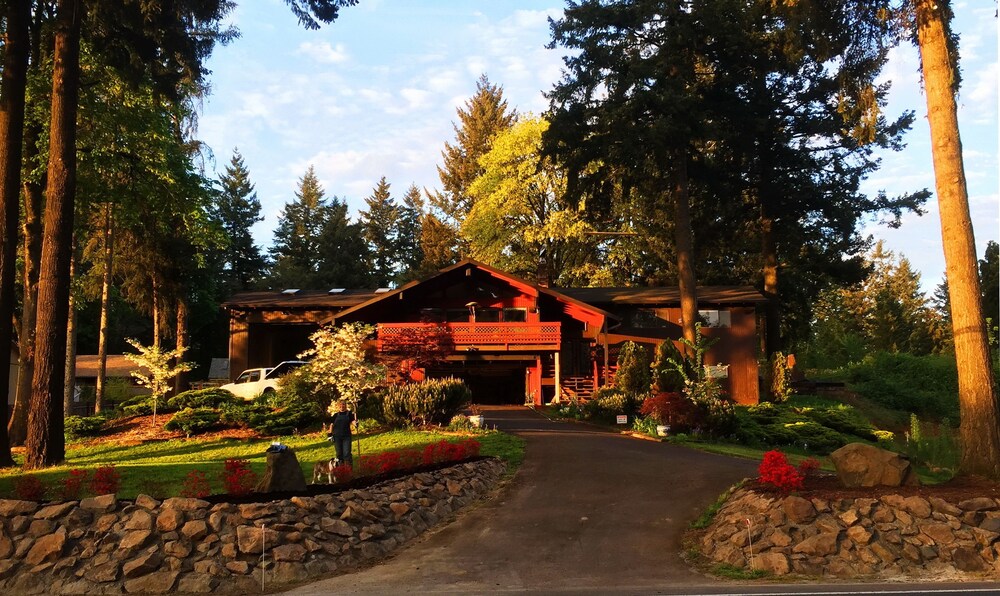 Happy Rock Inn — hotel in Milwaukie