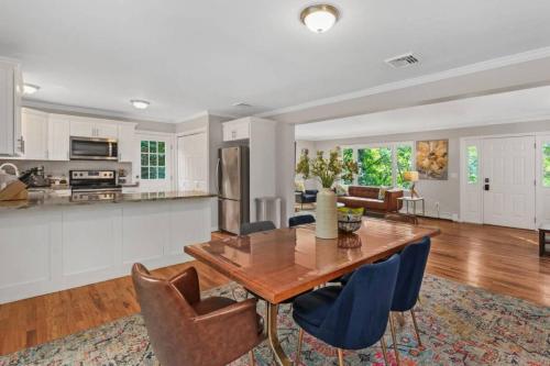 Main Street Stay Westport in Westport, United States